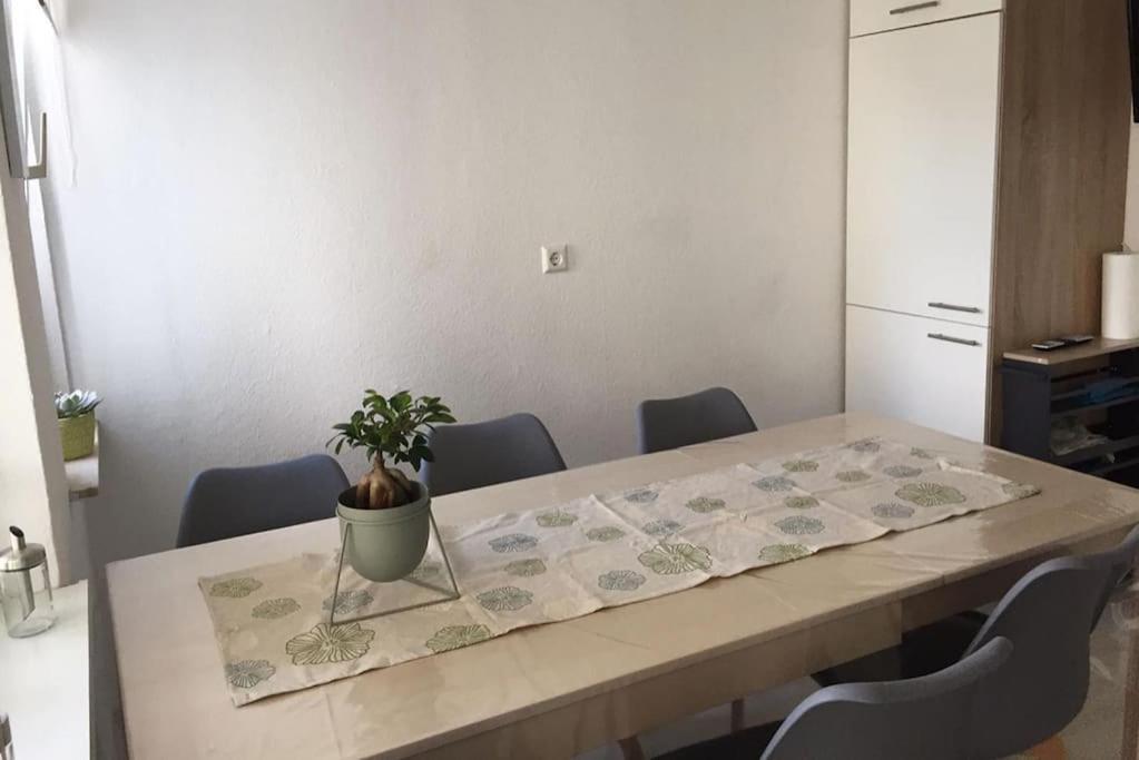 22B Grosse Wohnung Mit Balkon, Smarttv Und Wlan Korb Exteriör bild